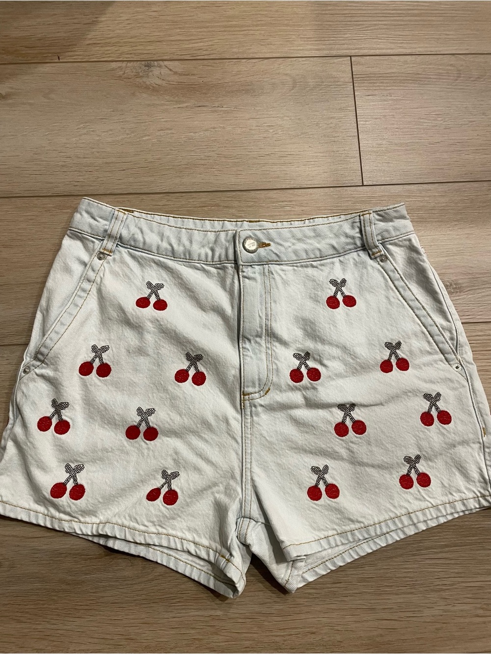 Women’s Farm Rio Cherry Embroidered Women's Denim Shorts size 29